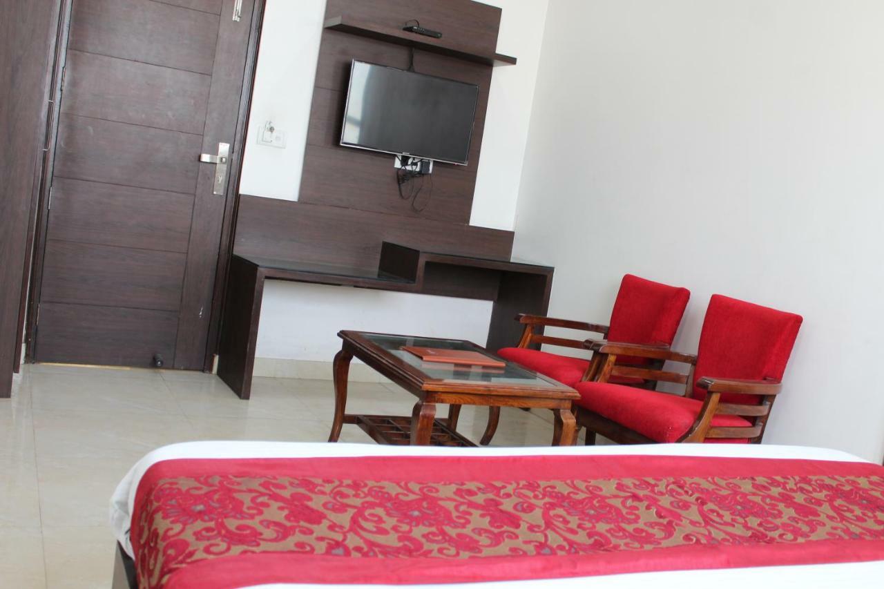 Hotel Lav Kush Deluxe " 3 Min Walking From New Delhi Railway Station " Esterno foto