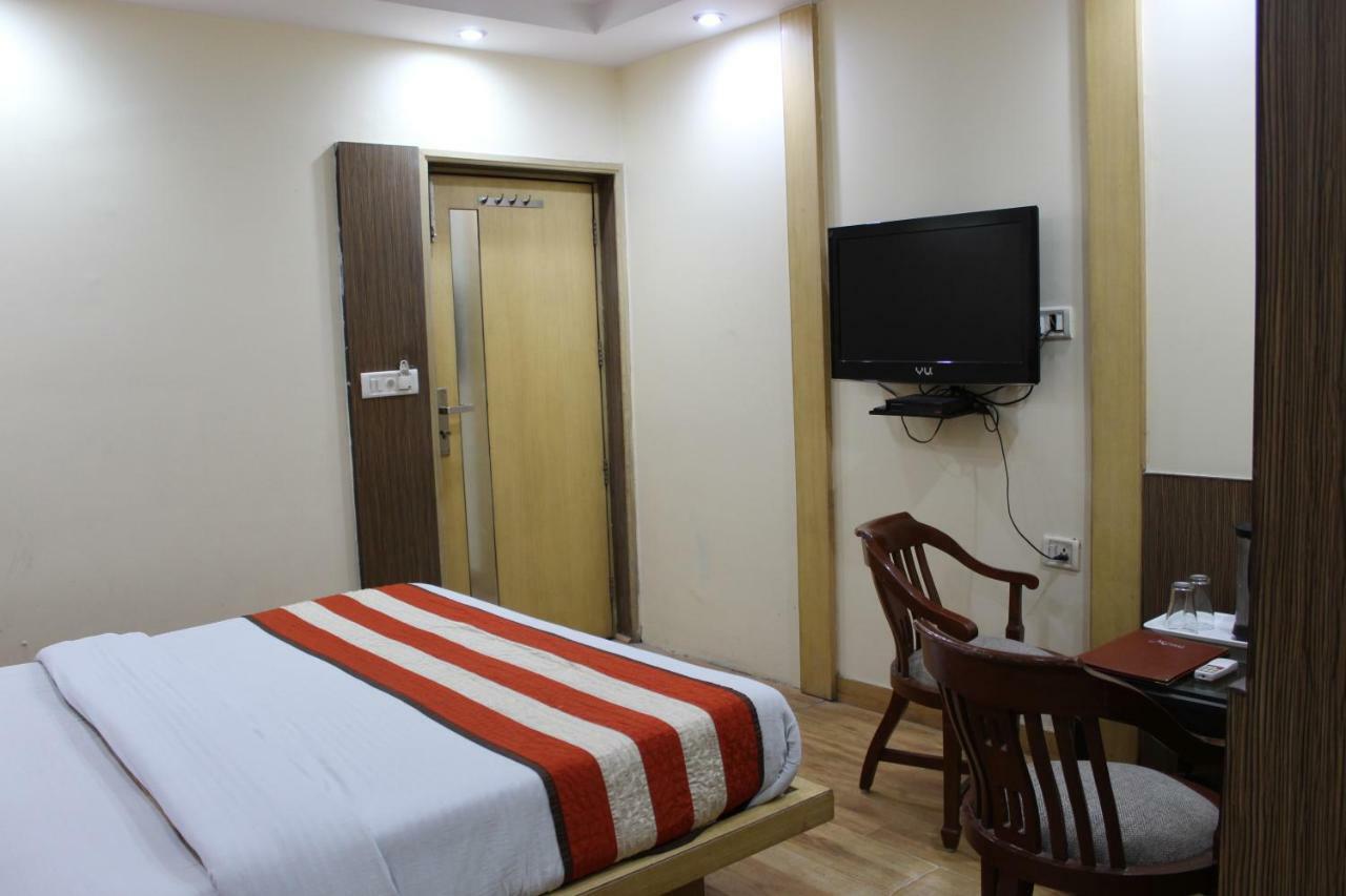 Hotel Lav Kush Deluxe " 3 Min Walking From New Delhi Railway Station " Esterno foto
