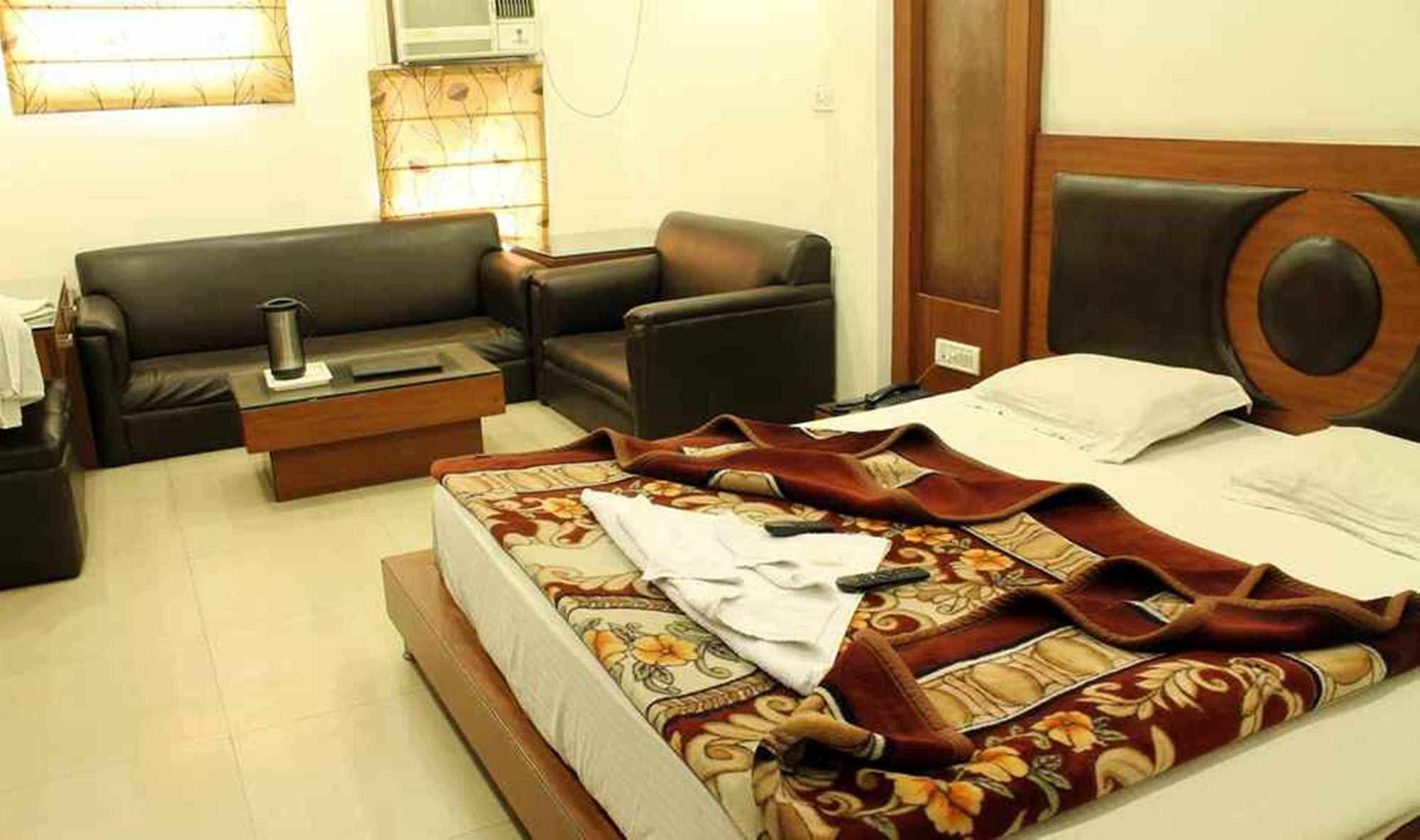 Hotel Lav Kush Deluxe " 3 Min Walking From New Delhi Railway Station " Esterno foto